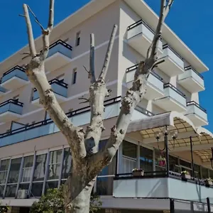 hotel-kursaal-bellaria-igea-marina.emilia-romagnahotels.net/